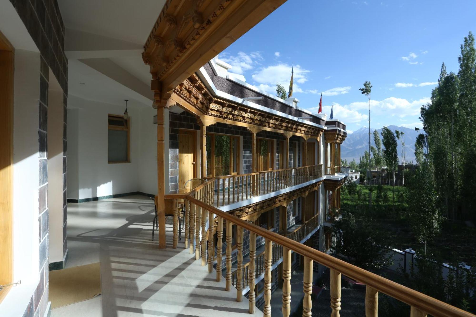 Hotel Lhalingkha Leh Esterno foto