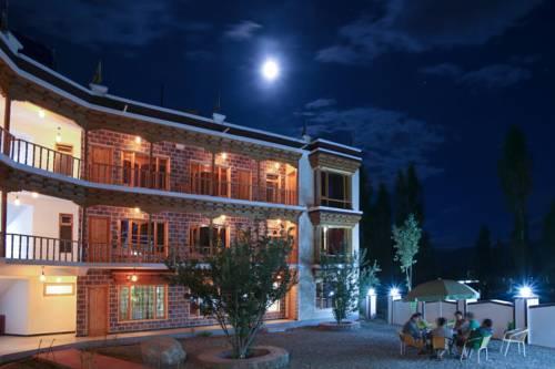 Hotel Lhalingkha Leh Esterno foto